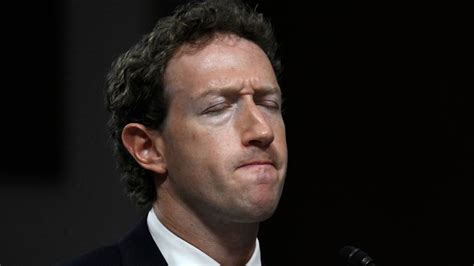 why did mark zuckerberg apologize